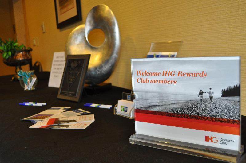 Holiday Inn Express Hotel & Suites Kansas City - Grandview By Ihg Eksteriør bilde